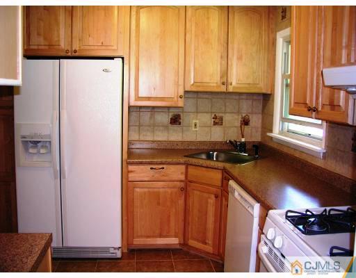 19 Overhill Road East Brunswick, NJ 08816 - Photo 2 of 6 Gallery Image 2
