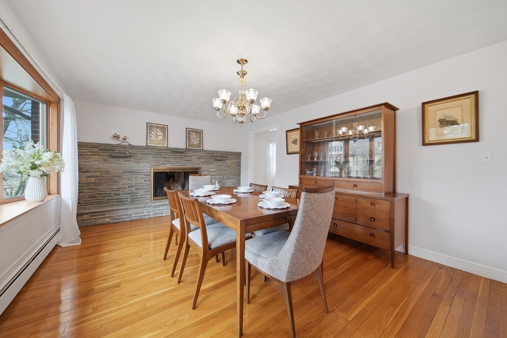 11 Lawrence Street Wakefield, MA 01880 - Photo 13 of 42 a dining room with furniture and window