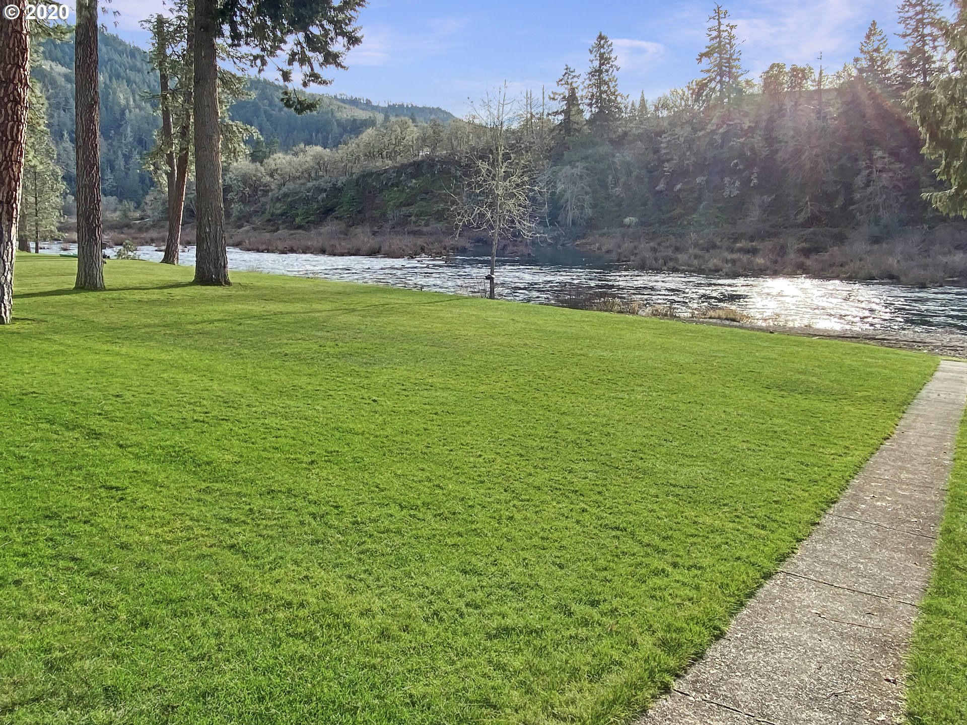 448 Singing Waters Road Winchester, OR 97495 - Photo 7 of 31