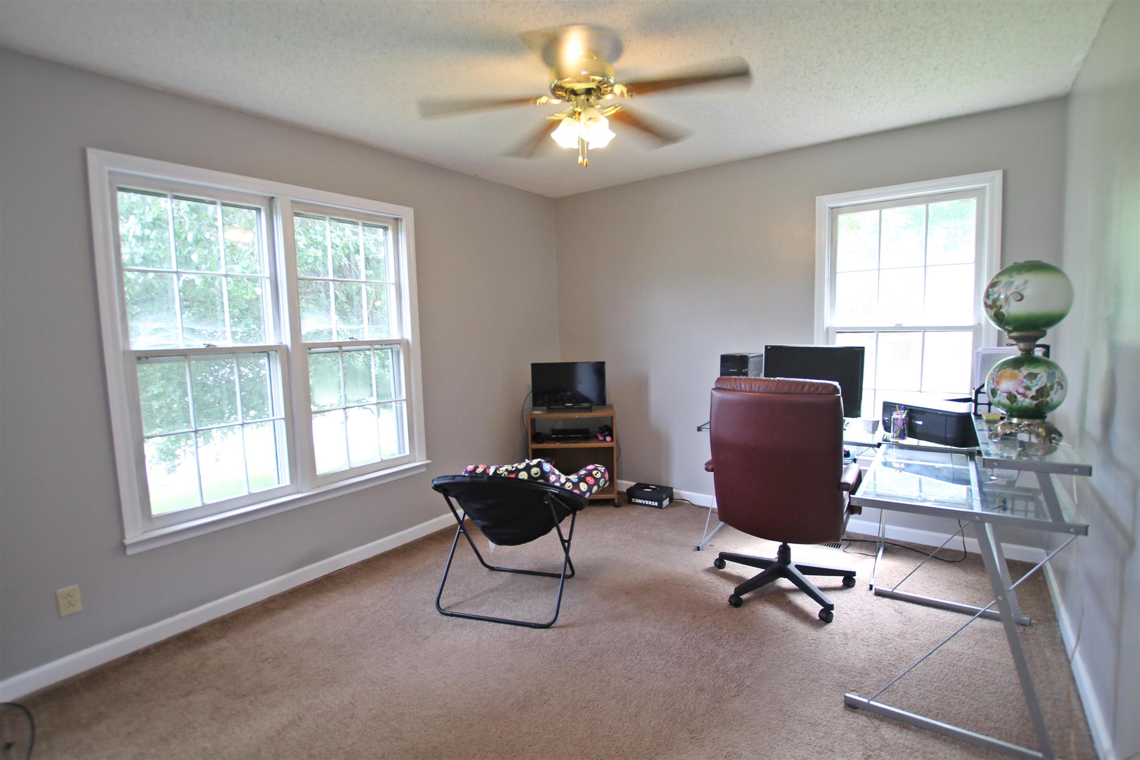 706 3rd Avenue West Springfield, TN 37172 - Photo 18 of 26 a workspace with furniture and a window