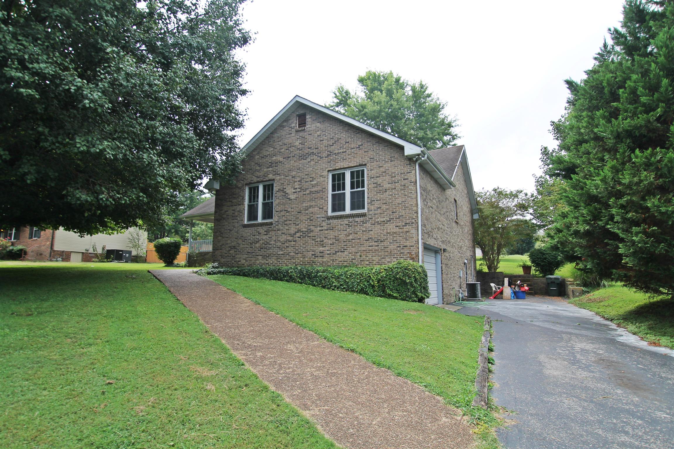 706 3rd Avenue West Springfield, TN 37172 - Photo 22 of 26 a view of a yard in front of house