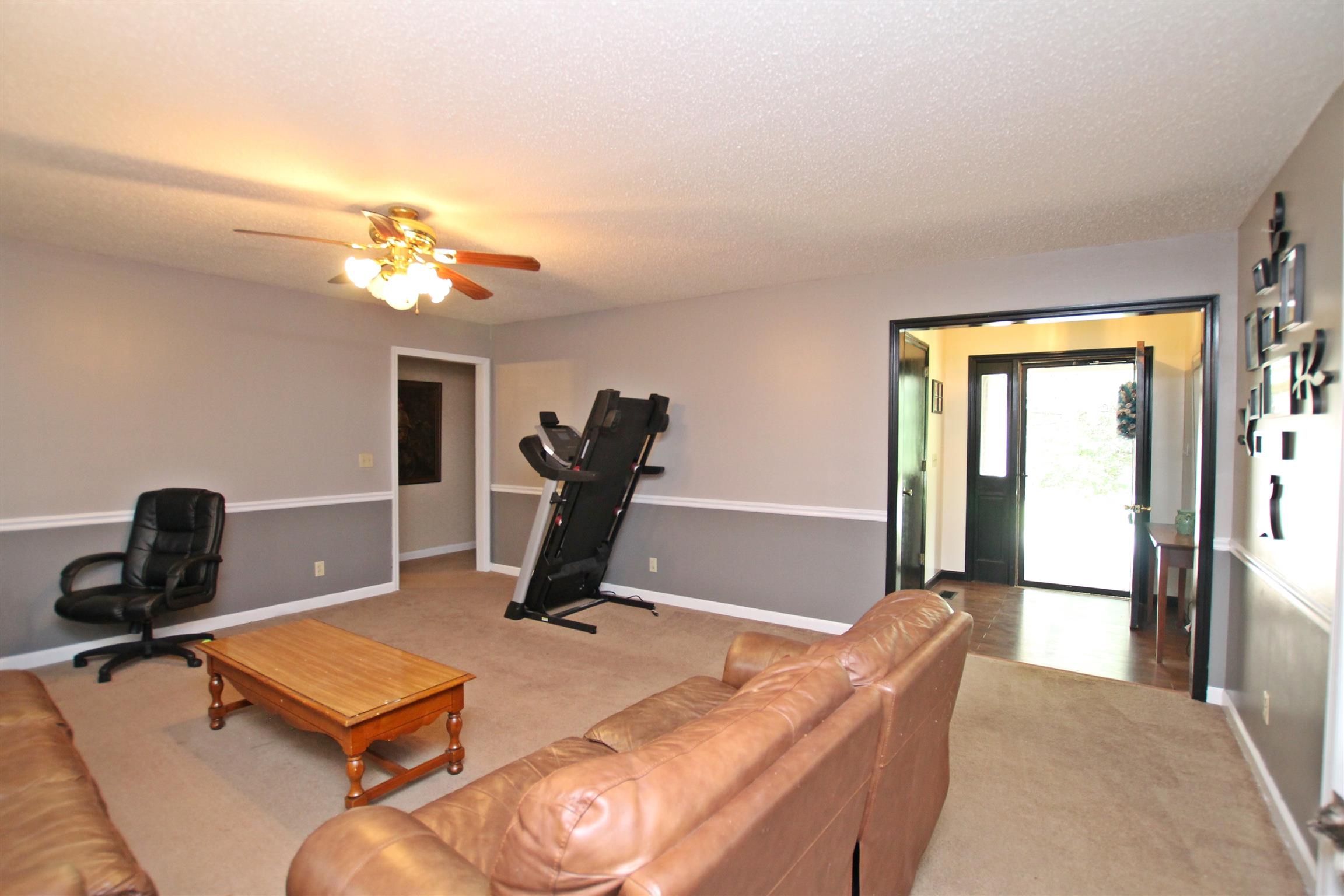 706 3rd Avenue West Springfield, TN 37172 - Photo 6 of 26 a room with furniture