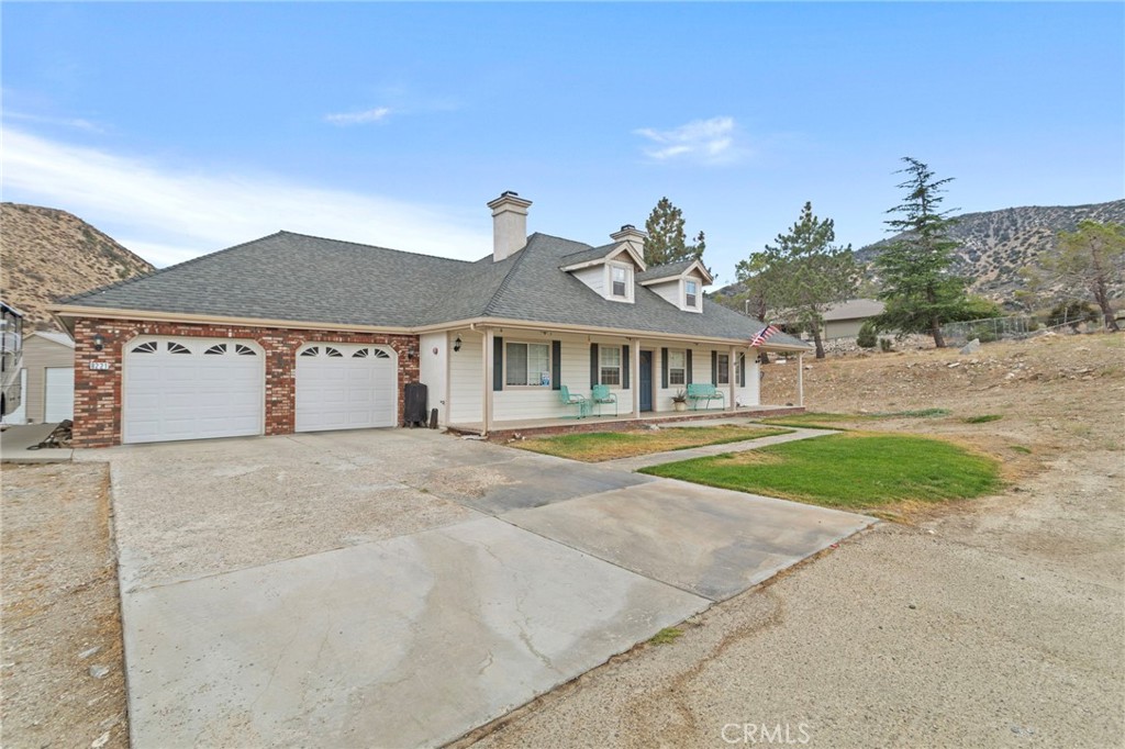8221 Green Road Pinon Hills, CA 92372 - Photo 1 of 1 a view of pool with yard in front of it