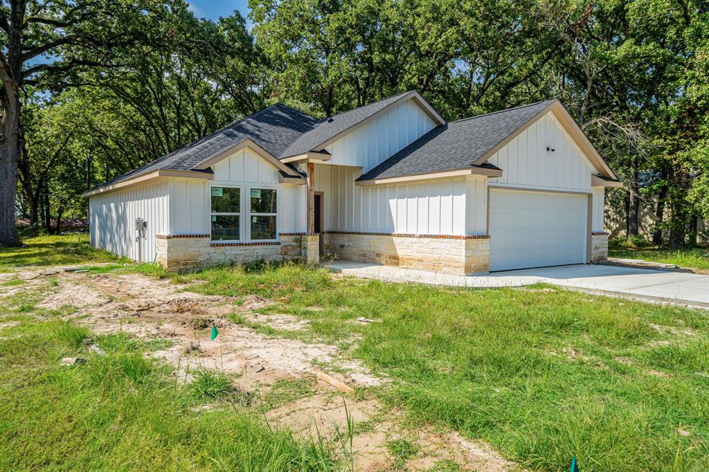 110 Red Oak Mabank, TX 75156 - Photo 25 of 30 a front view of house with yard and green space