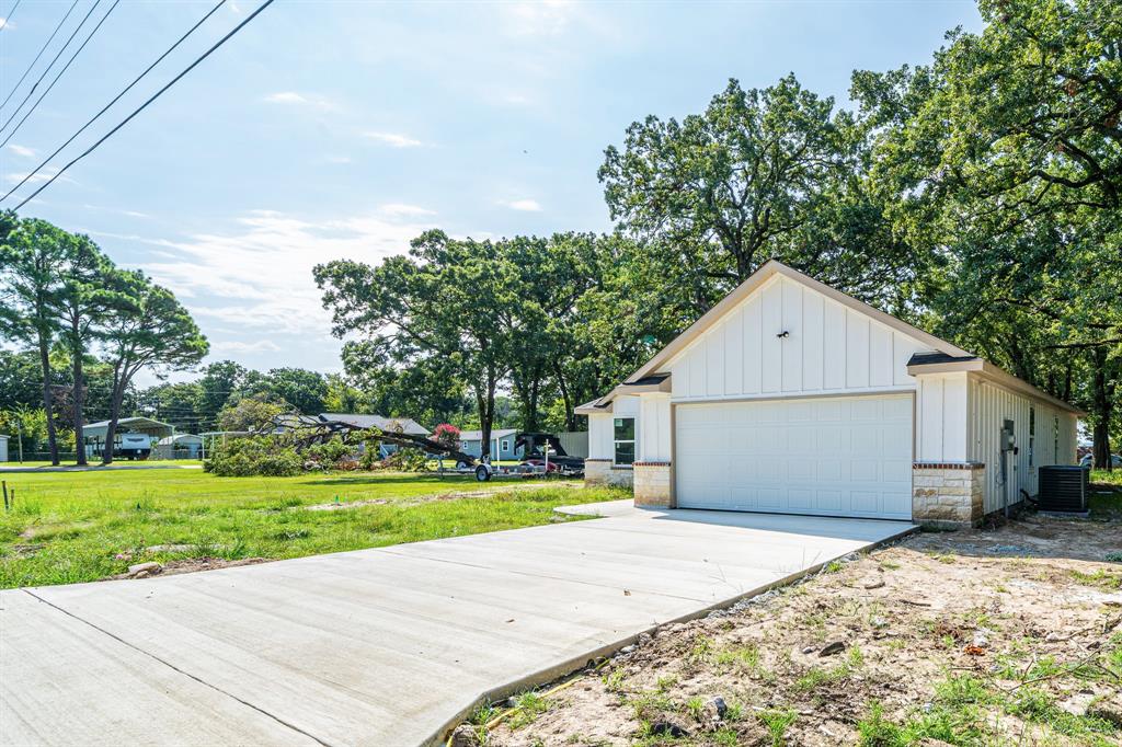 110 Red Oak Mabank, TX 75156 - Photo 26 of 30 a view of a backyard of the house