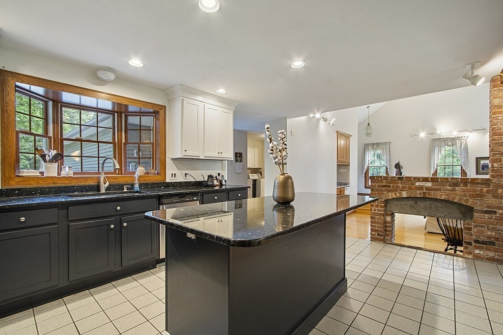 69 Snow Road West Brookfield, MA 01585 - Photo 11 of 42 Gallery Image 11