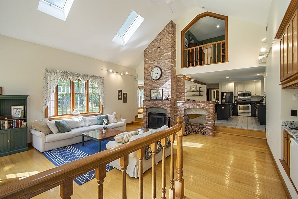 69 Snow Road West Brookfield, MA 01585 - Photo 4 of 42 Gallery Image 4