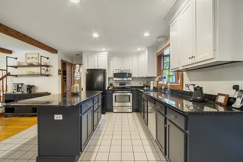 69 Snow Road West Brookfield, MA 01585 - Photo 8 of 42 Gallery Image 8
