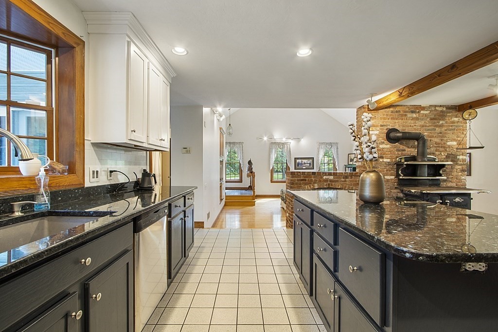 69 Snow Road West Brookfield, MA 01585 - Photo 10 of 42 Gallery Image 10