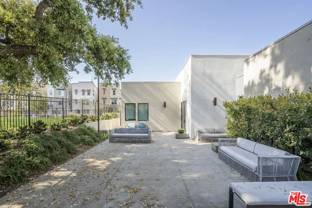 $1,200,000 | 756 Daniel Freeman Circle, Inglewood, CA 90301