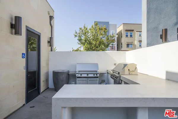 $1,169,000 | 756 Daniel Freeman Circle, Inglewood, CA 90301