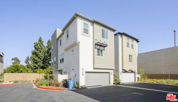 $1,169,000 | 756 Daniel Freeman Circle, Inglewood, CA 90301