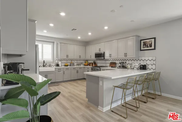 $1,169,000 | 756 Daniel Freeman Circle, Inglewood, CA 90301