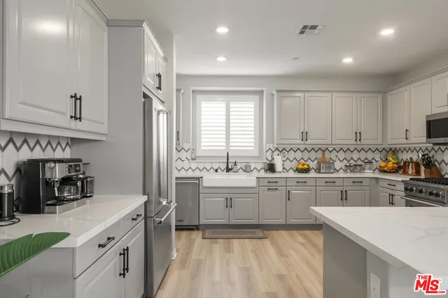 $1,200,000 | 756 Daniel Freeman Circle, Inglewood, CA 90301