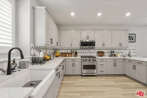 $1,169,000 | 756 Daniel Freeman Circle, Inglewood, CA 90301