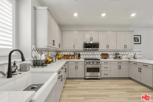 $1,200,000 | 756 Daniel Freeman Circle, Inglewood, CA 90301