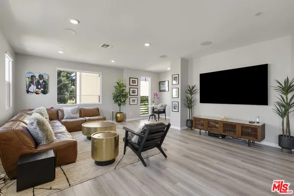 $1,169,000 | 756 Daniel Freeman Circle, Inglewood, CA 90301