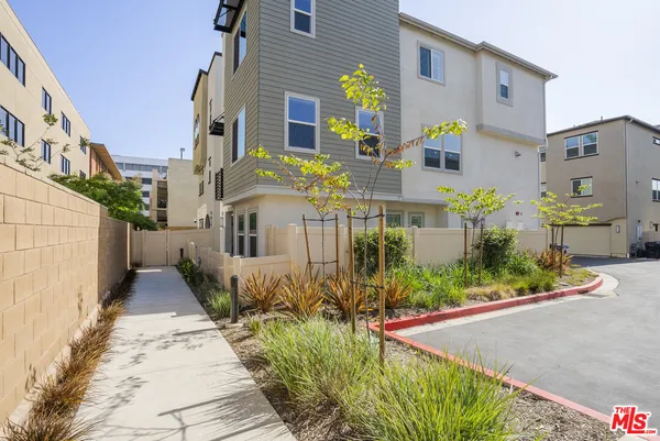 $1,169,000 | 756 Daniel Freeman Circle, Inglewood, CA 90301