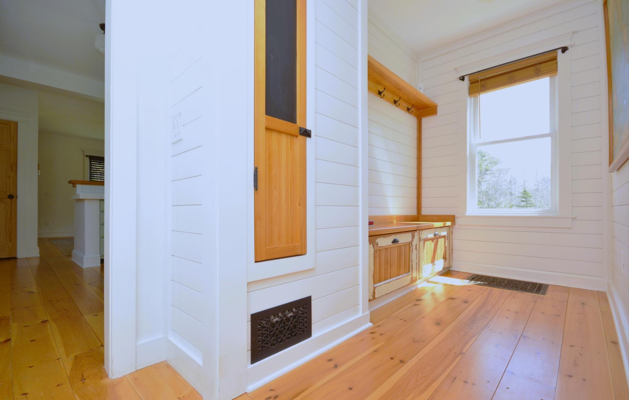 31 Cross Road Hancock, ME 04640 - Photo 5 of 27 Mudroom