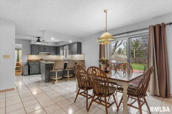 $350,000 | 10 Beacon Ridge Drive, Springfield, IL 62711