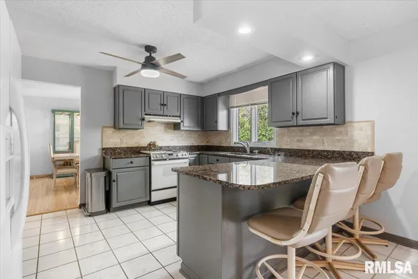 $350,000 | 10 Beacon Ridge Drive, Springfield, IL 62711