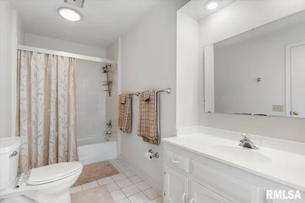 $350,000 | 10 Beacon Ridge Drive, Springfield, IL 62711
