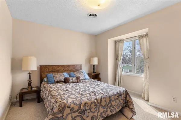 $350,000 | 10 Beacon Ridge Drive, Springfield, IL 62711