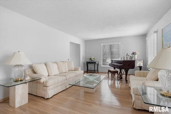 $350,000 | 10 Beacon Ridge Drive, Springfield, IL 62711