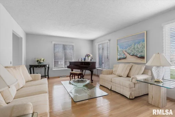 $350,000 | 10 Beacon Ridge Drive, Springfield, IL 62711