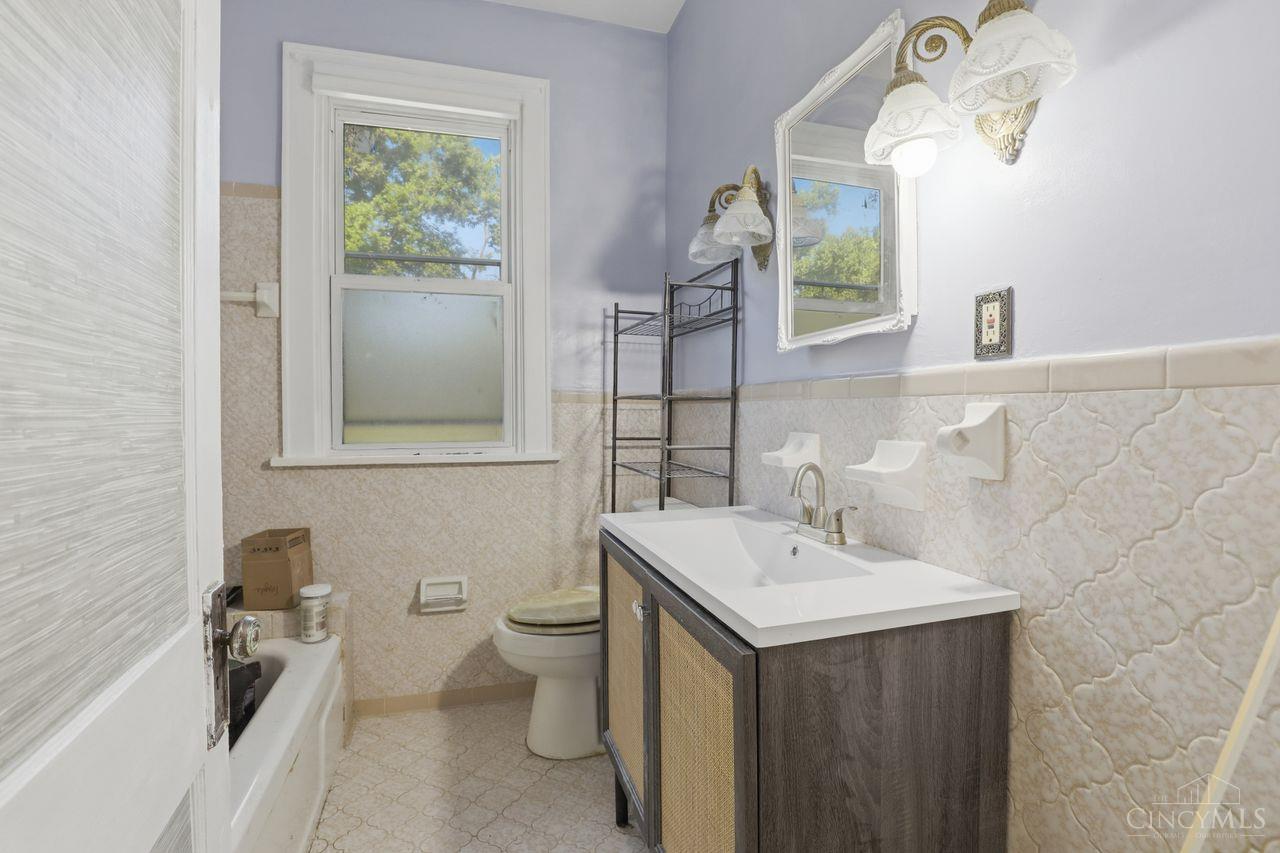 171 Bonham Road Wyoming, OH 45215 - Photo 23 of 38