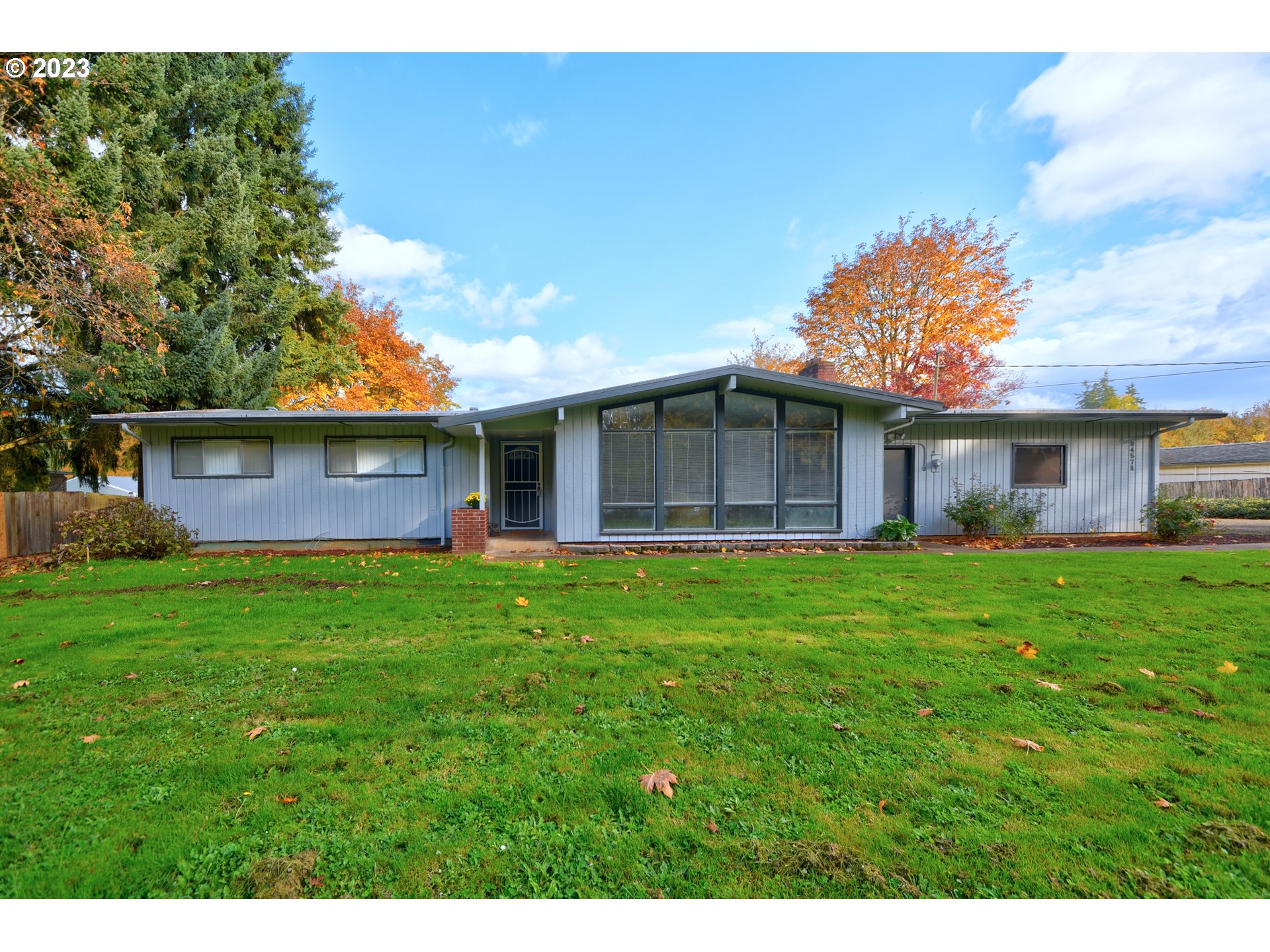 84571 Parkway Road Pleasant Hill, OR 97455 - Photo 2 of 38 Gallery Image 2