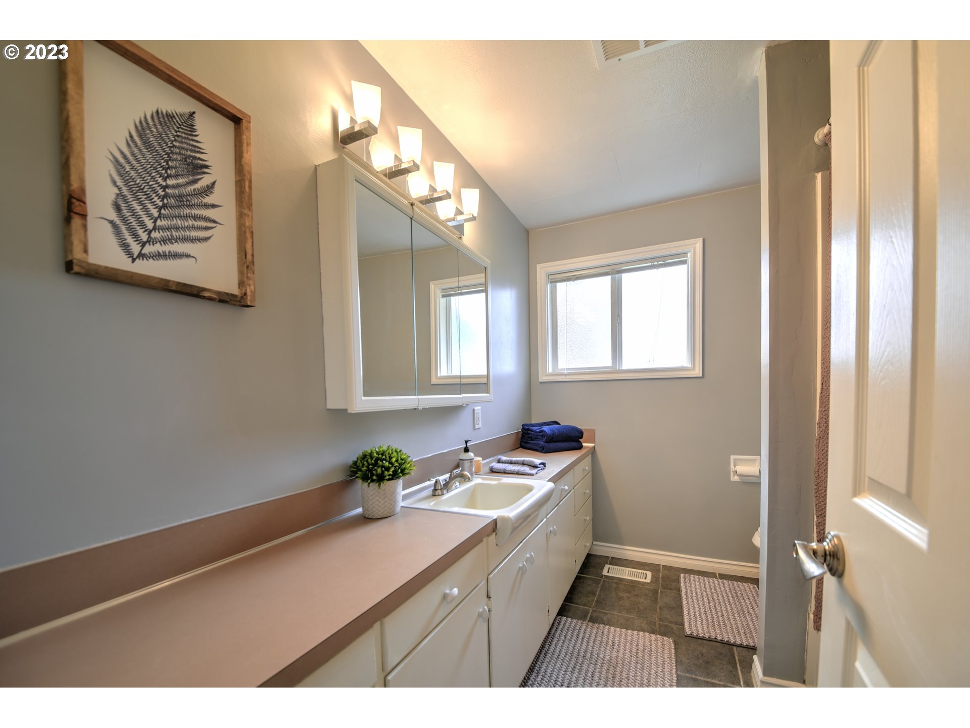 84571 Parkway Road Pleasant Hill, OR 97455 - Photo 24 of 38 Gallery Image 24