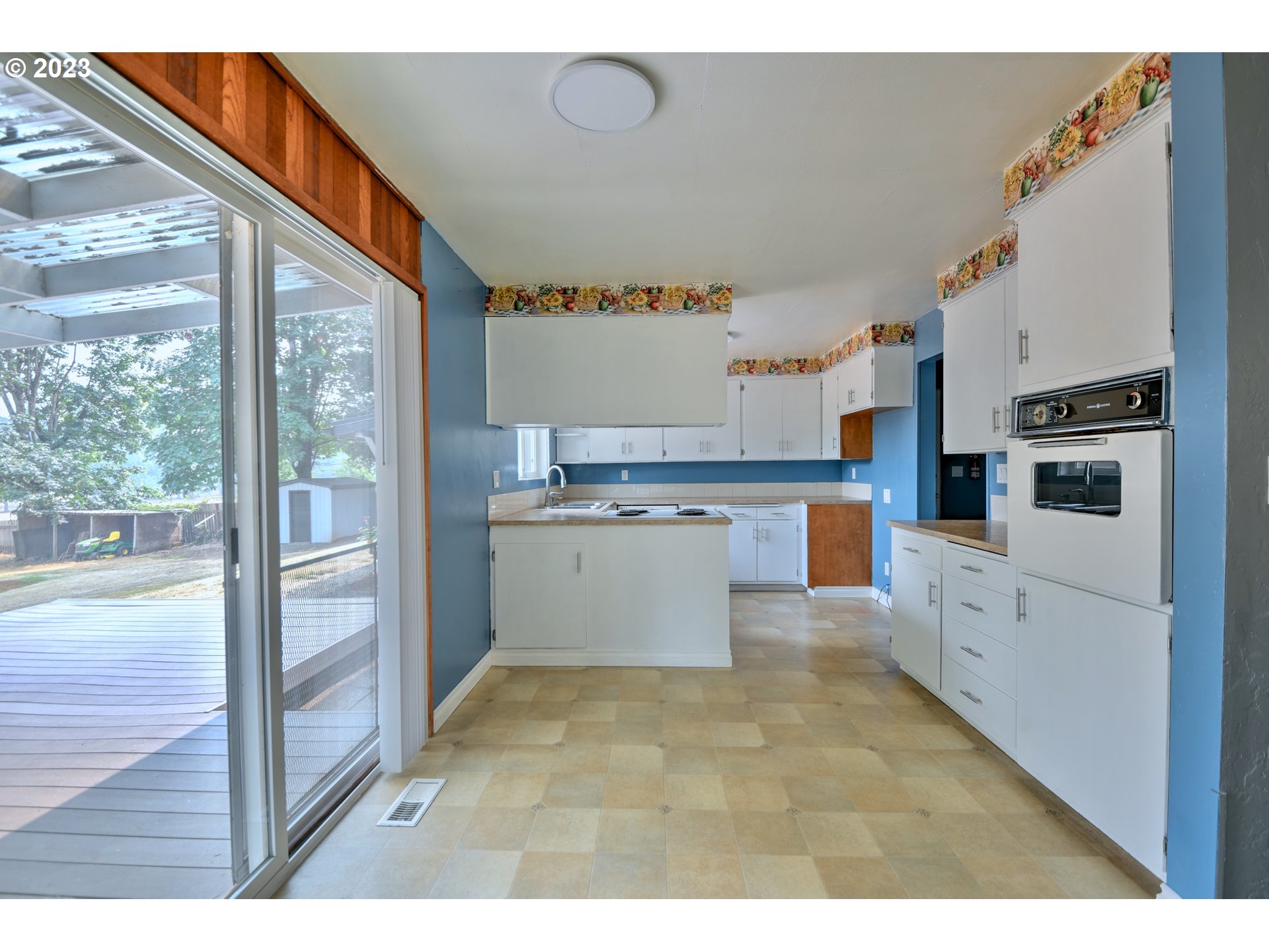 84571 Parkway Road Pleasant Hill, OR 97455 - Photo 4 of 38 Gallery Image 4