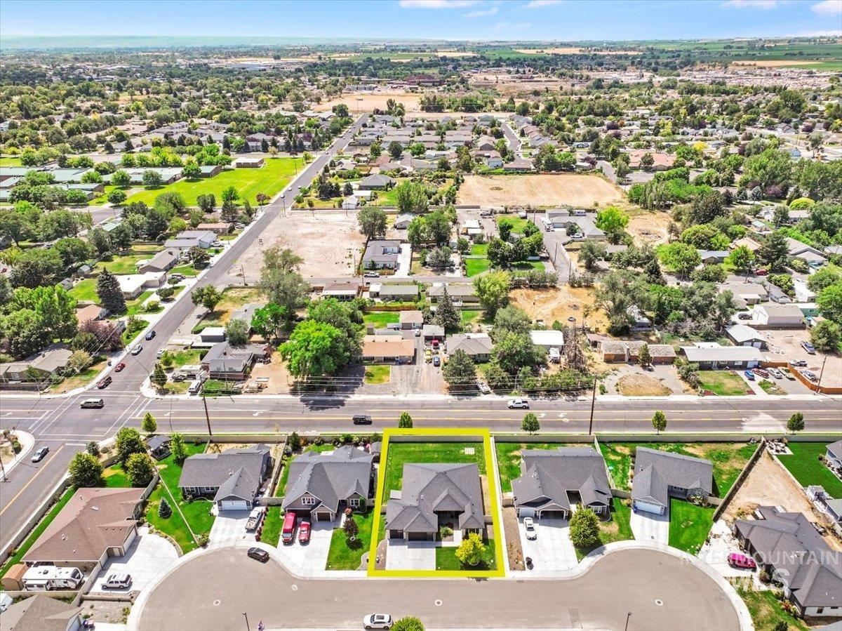 957 Birchton Loop Twin Falls, ID 83301 - Photo 29 of 32 Aerial perspective of suburban area featuring property boundaries highlighted
