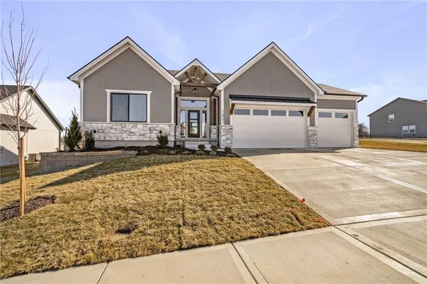 $742,700 | 1401 Kintyre Court, Raymore, MO 64083