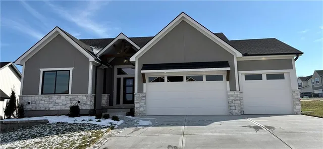 $742,700 | 1401 Kintyre Court, Raymore, MO 64083