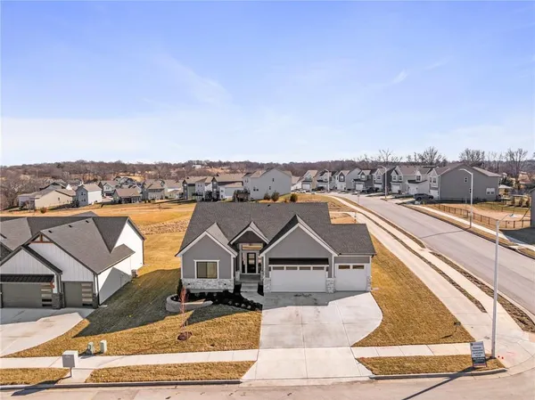 $742,700 | 1401 Kintyre Court, Raymore, MO 64083
