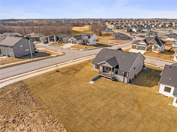 $742,700 | 1401 Kintyre Court, Raymore, MO 64083