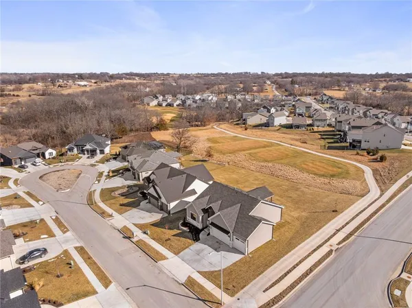 $742,700 | 1401 Kintyre Court, Raymore, MO 64083