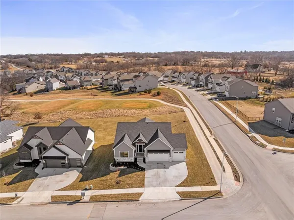 $742,700 | 1401 Kintyre Court, Raymore, MO 64083