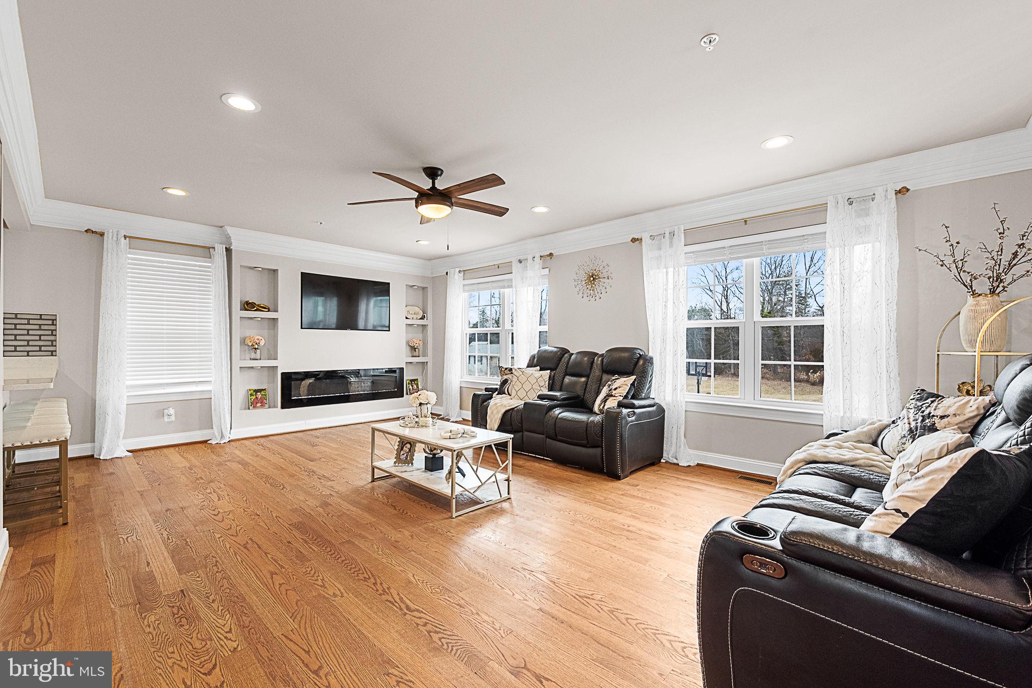 4635 Pendall Drive Fort Washington, MD 20744 - Photo 5 of 34 Living Room