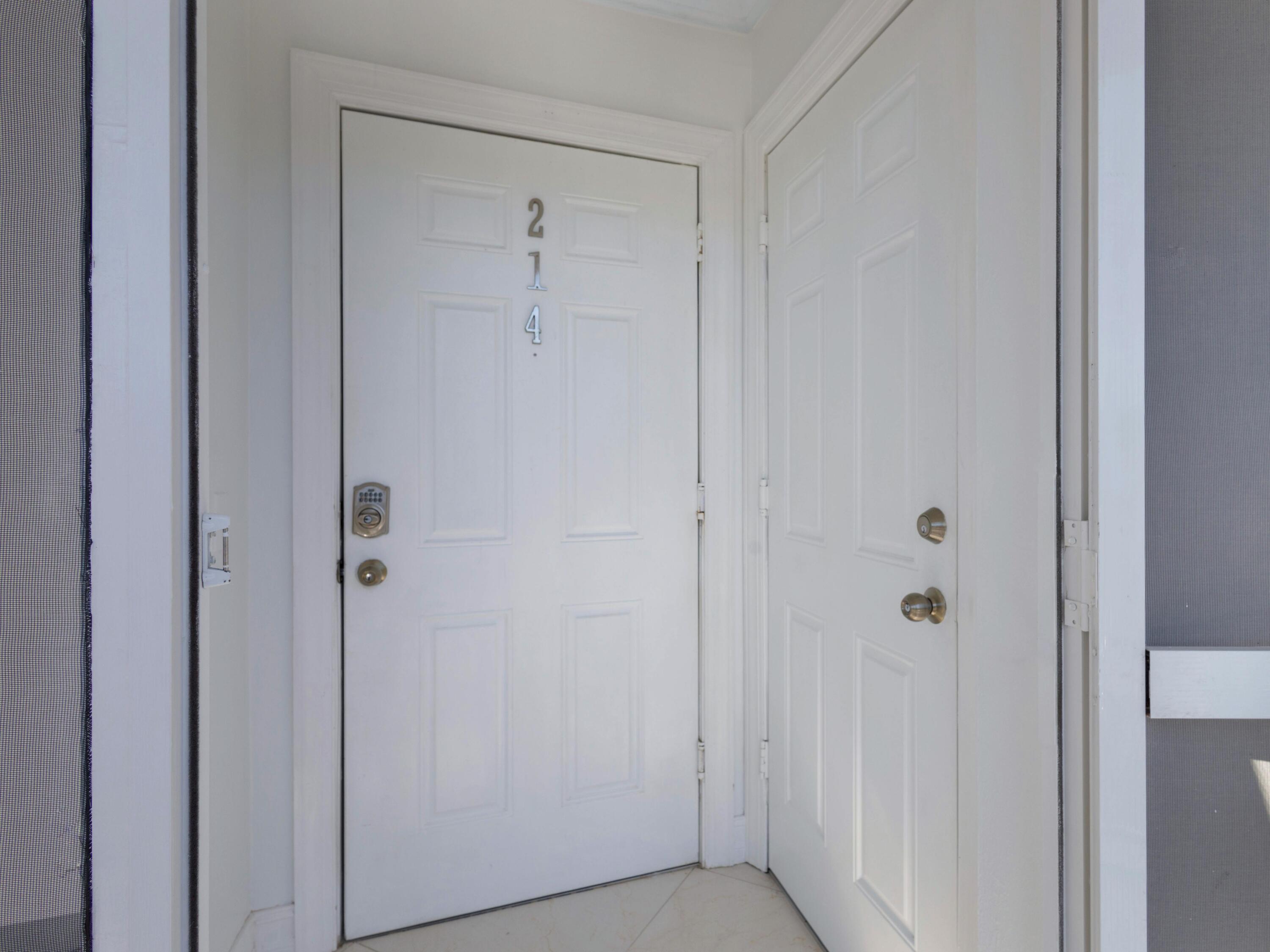 701 Harbour Drive, Unit 2140 Boca Raton, FL 33431 - Photo 4 of 35 a view of a bathroom