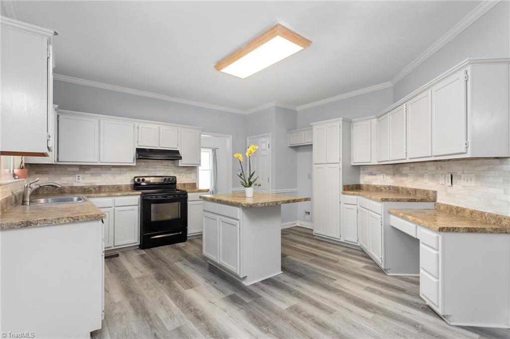 3522 Hunting Ridge Drive High Point, NC 27265 - Photo 11 of 38 Kitchen