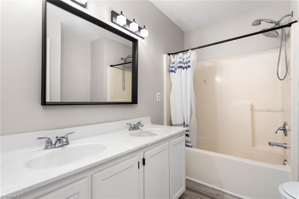 3522 Hunting Ridge Drive High Point, NC 27265 - Photo 30 of 38 2nd Full Bathroom (Upstairs)