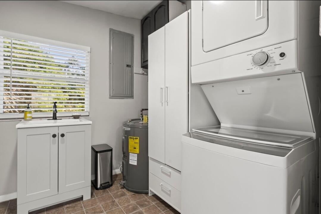 5607 Tangelo Drive Fort Pierce, FL 34982 - Photo 6 of 10 a view of washer and dryer