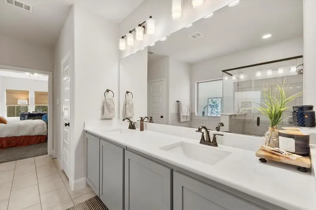 a en suite bathroom with double sink and a mirror