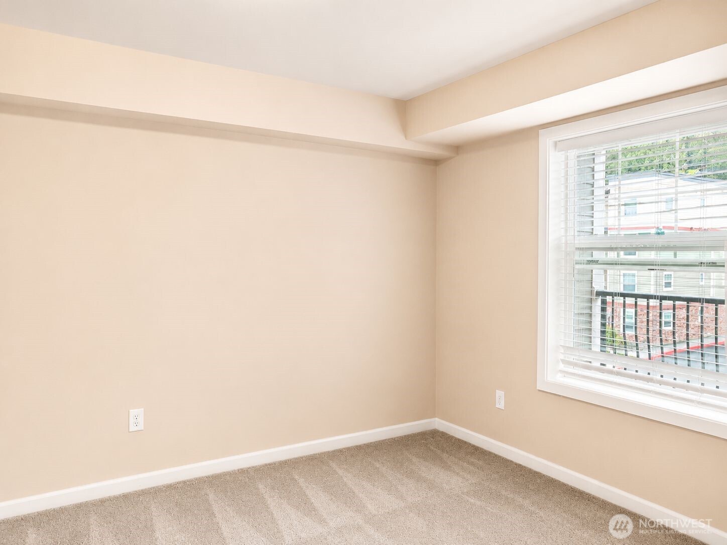 700 32nd Street, Unit A309 Bellingham, WA 98225 - Photo 10 of 28 a small space with a window