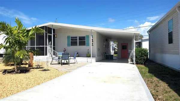 a view of outdoor space yard and porch