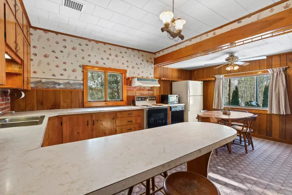 $369,000 | 949 Depot Street, Waldoboro, ME 04572