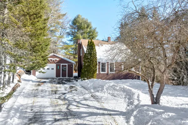 $369,000 | 949 Depot Street, Waldoboro, ME 04572